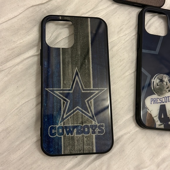 iPhone 12 bundle/ 3 phone cases - Picture 2 of 5